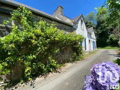 House at La Feuillée (29690)