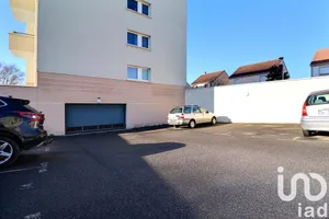 Parking at Moissy-Cramayel (77550)