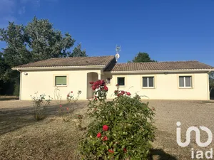 Traditional house at Ménesplet (24700)