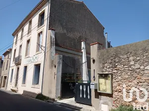 Building at Cazouls-lès-Béziers (34370)