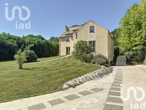 Architectural house at Saint-Augustin (77515)