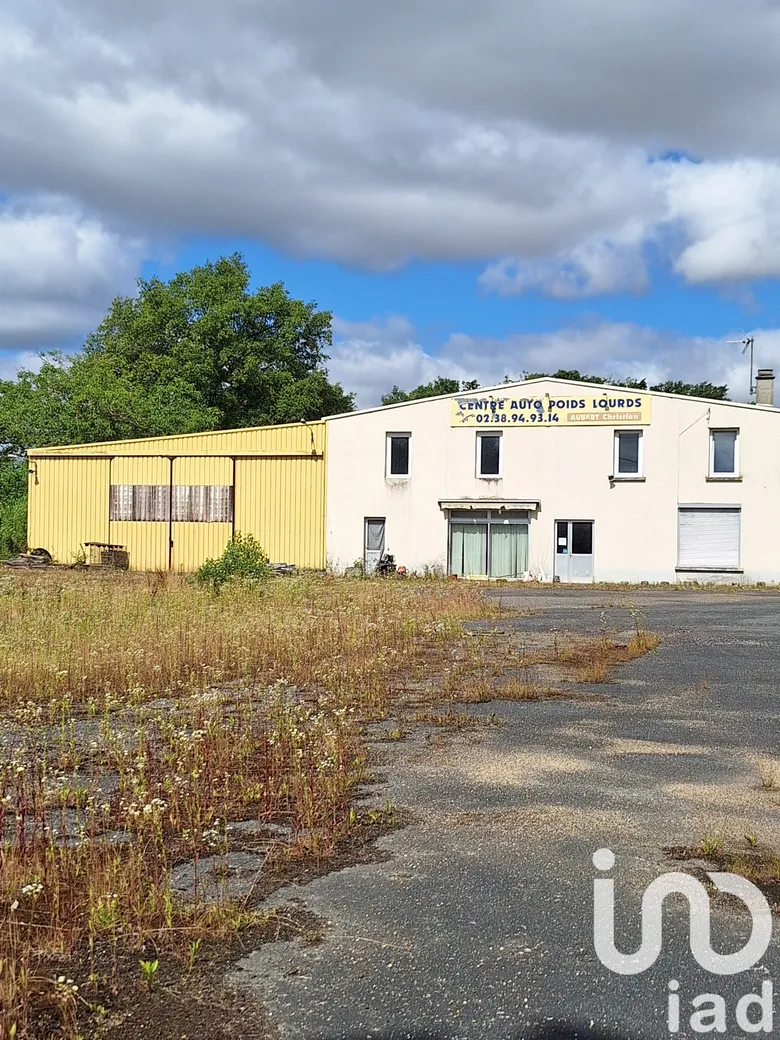 Parking 850 m² · à Pressigny-les-Pins · 850 m² · 500 000 €