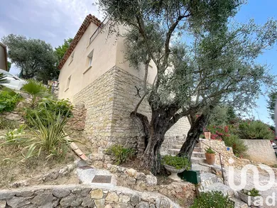 Maison traditionnelle à Bagnols-en-Forêt (83600)
