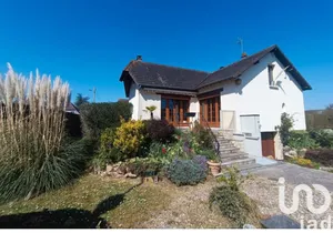 Traditional house at Notre-Dame-de-l'Isle (27940)