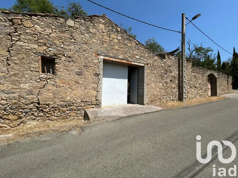 Parking 107 m² · à Villesèque-des-Corbières · 107 m² · 68 000 €