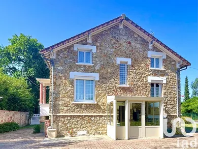 House at Taverny (95150)