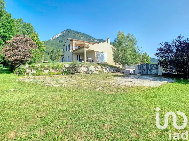 Maison 8 pièces 220 m² · à Saint-André-les-Alpes · 220 m² · 522 000 €