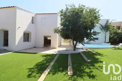 Architectural house at Marseille (13009)