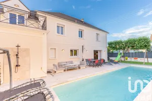 Architectural house at Paray-Vieille-Poste (91550)