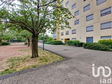 Apartment at Vaulx-en-Velin (69120)