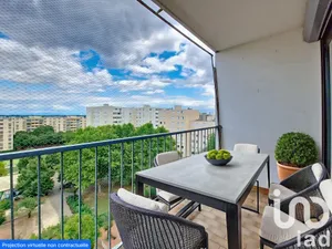 Apartment at Vaulx-en-Velin (69120)