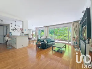 Apartment at Saint-Cloud (92210)