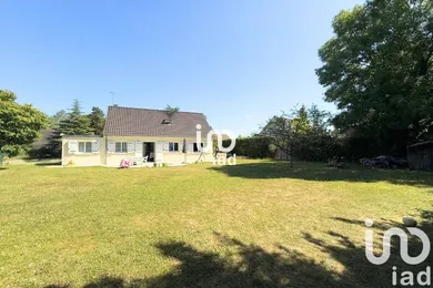 Detached house in Le Mesnil-Saint-Denis (78320)