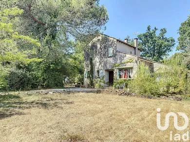 House in Lacoste (84480)