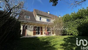 Traditional house at Périgny (94520)