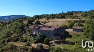 Maison de campagne à Saint-Victor (07410)