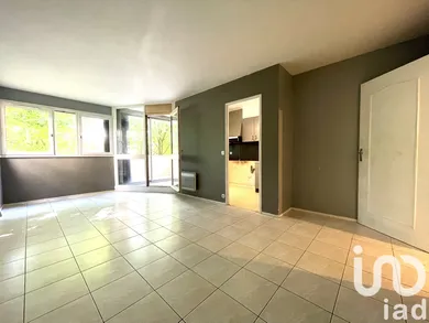 Apartment at Champs-sur-Marne (77420)