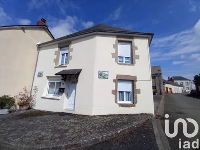 Village house at Saint-Aubin-du-Désert (53700)