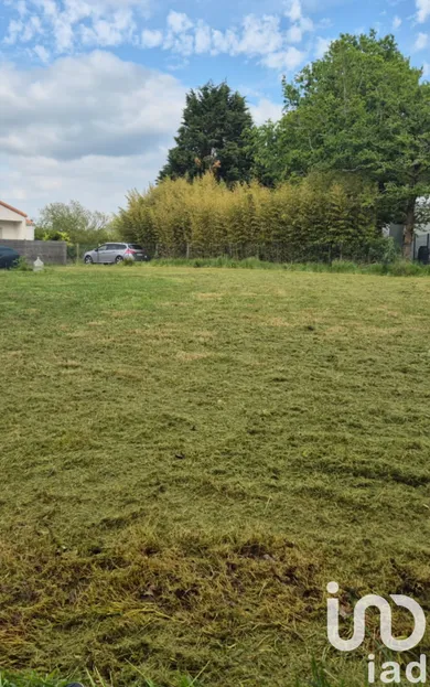 Terrain à Saint-Julien-des-Landes (85150)