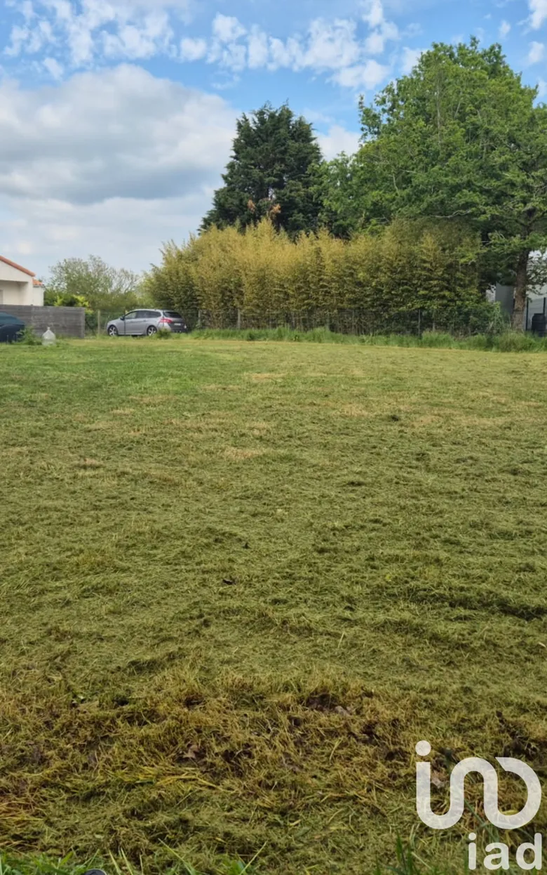 Terrain à Saint-Julien-des-Landes (85150) · 46 000 €