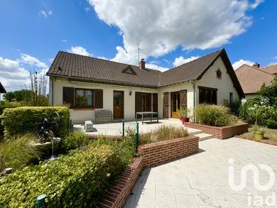 House at Sandillon (45640)