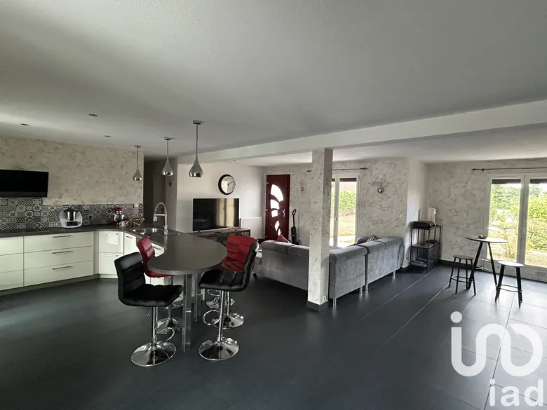 Maison 9 pièces 195 m² · à Cosne-d'Allier · 195 m² · 328 900 €
