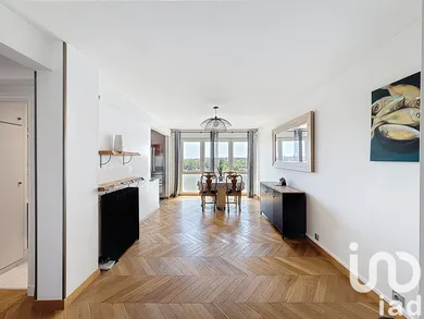 Apartment in Thiais (94320)