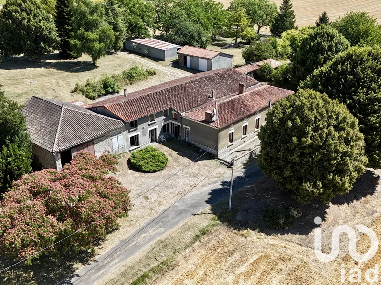 Maison 8 pièces 270 m² · à Bessac · 270 m² · 191 500 €