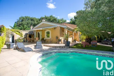 House at Rochefort-du-Gard (30650)