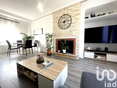 Apartment at Saint-Vrain (91770)