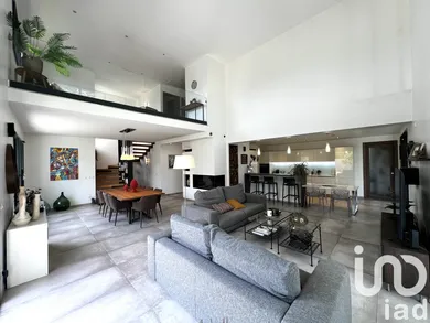 Architectural house at ATHIS MONS (91200)