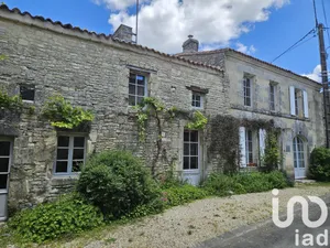 Maison de village à Saint-Amant-de-Boixe (16330)