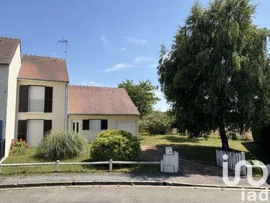 Traditional house at Milly-sur-Thérain (60112)