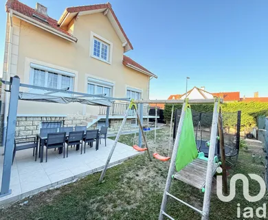 Maison traditionnelle à Chanteloup-les-Vignes (78570)