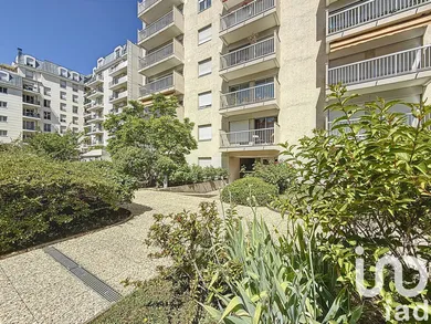 Apartment at Puteaux (92800)