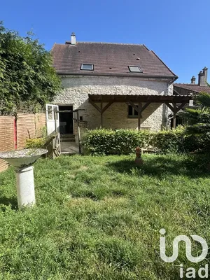 Village house at Trucy-sur-Yonne (89460)