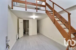 Building at Villenave-d'Ornon (33140)