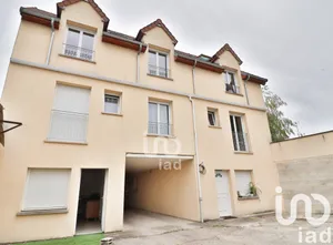 Building at Bonnières-sur-Seine (78270)