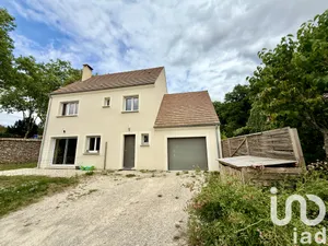 Traditional house at Saint-Hilarion (78125)