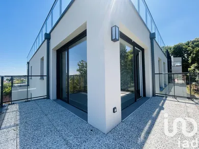 Apartment at Nemours (77140)