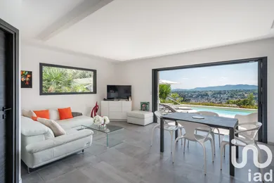 Architectural house at Voiron (38500)