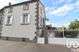 House at Saint-Beauzire (63360)