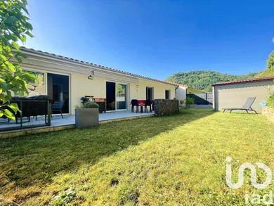 House at Volvic (63530)