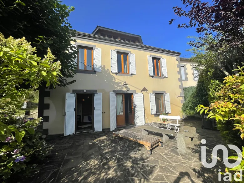 Maison 10 pièces 260 m² · à Volvic · 260 m² · 385 000 €