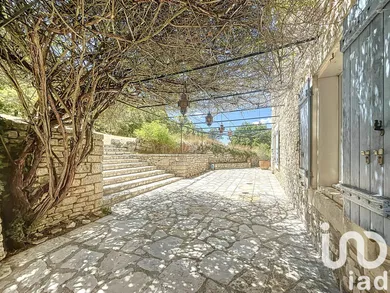 Mas à Caseneuve (84750)