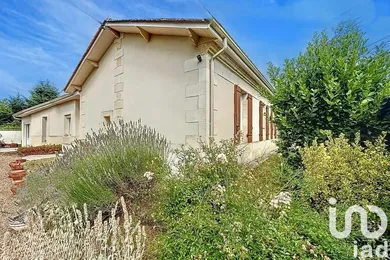 Traditional house at Saint-Médard-de-Guizières (33230)