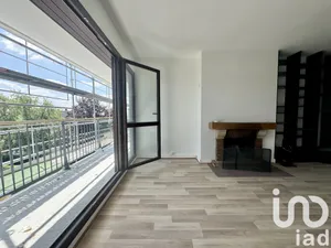Apartment at Noisy-le-Roi (78590)