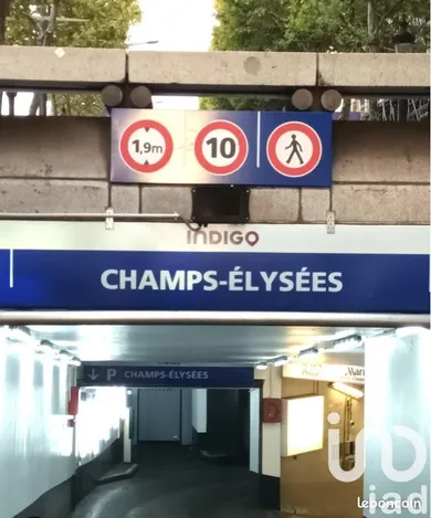 Parking at Paris (75008)