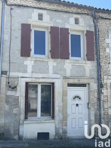 Maison à Baignes-Sainte-Radegonde (16360)