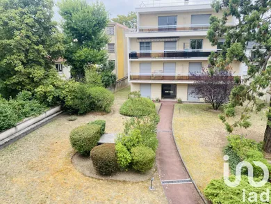 Apartment at Bry-sur-Marne (94360)